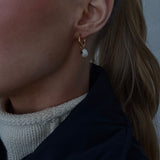 Pearl drop hoops - guldbelagt