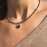 Black heart charm - guldbelagt